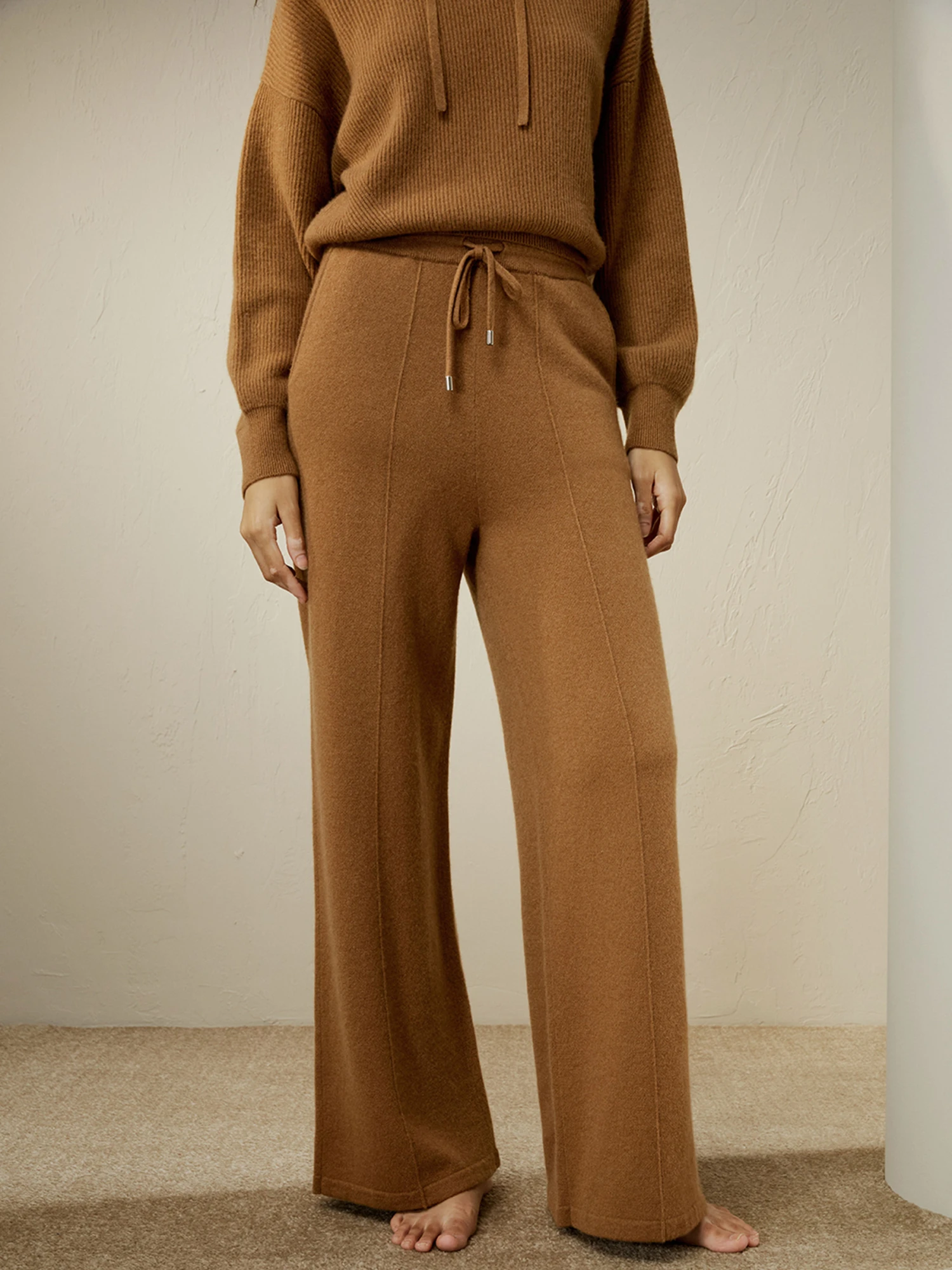 Fluid Cashmere Sweatpants - Image 7