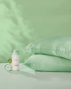 LILYHERB® Antibacterial Mint Silk Pillowcase