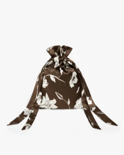 Exquisite Lily Print Pouch