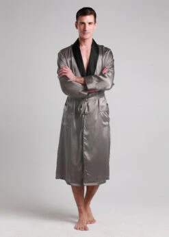 22 Momme Black Collar Silk Robe