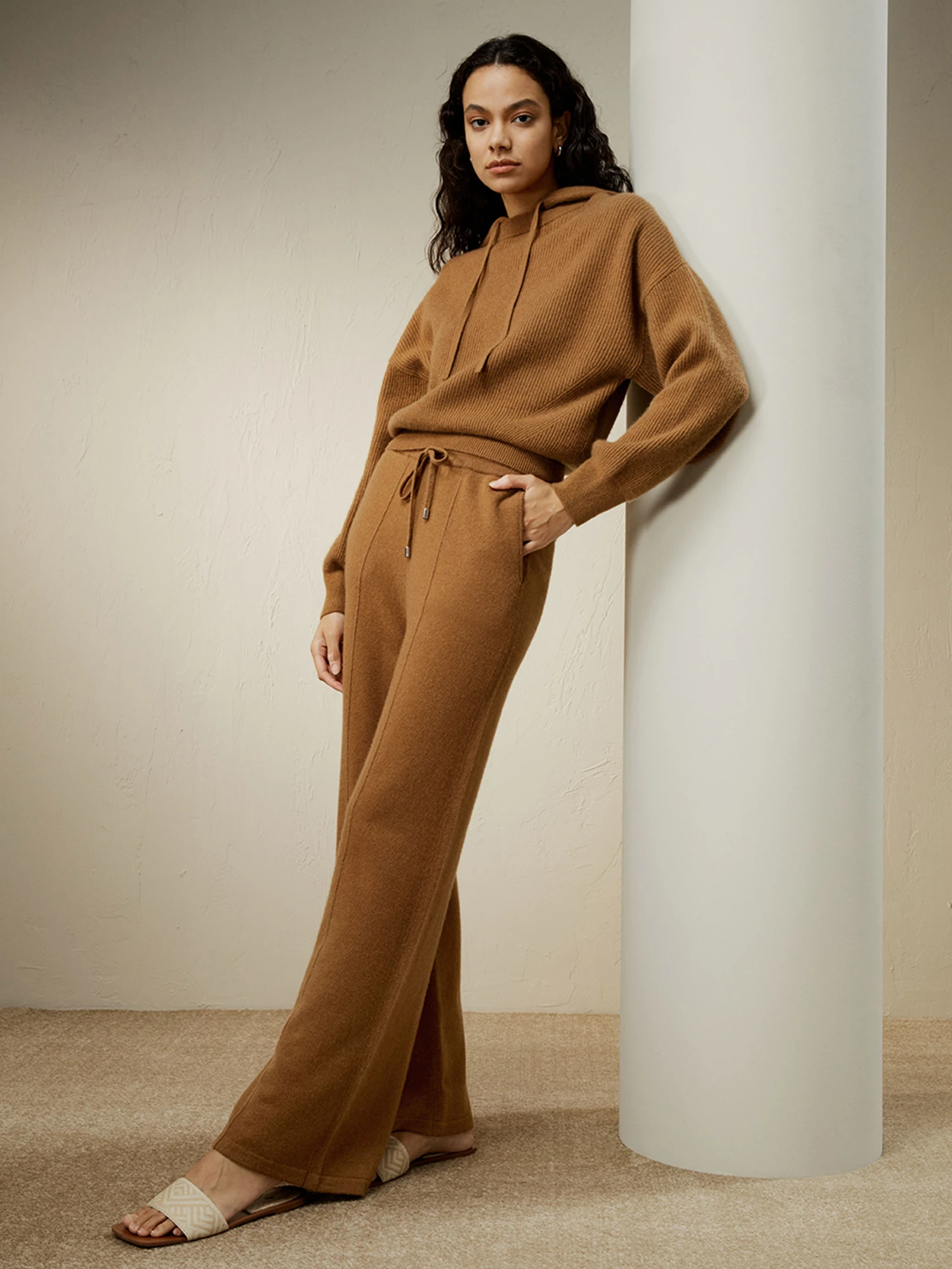 Fluid Cashmere Sweatpants - Image 9