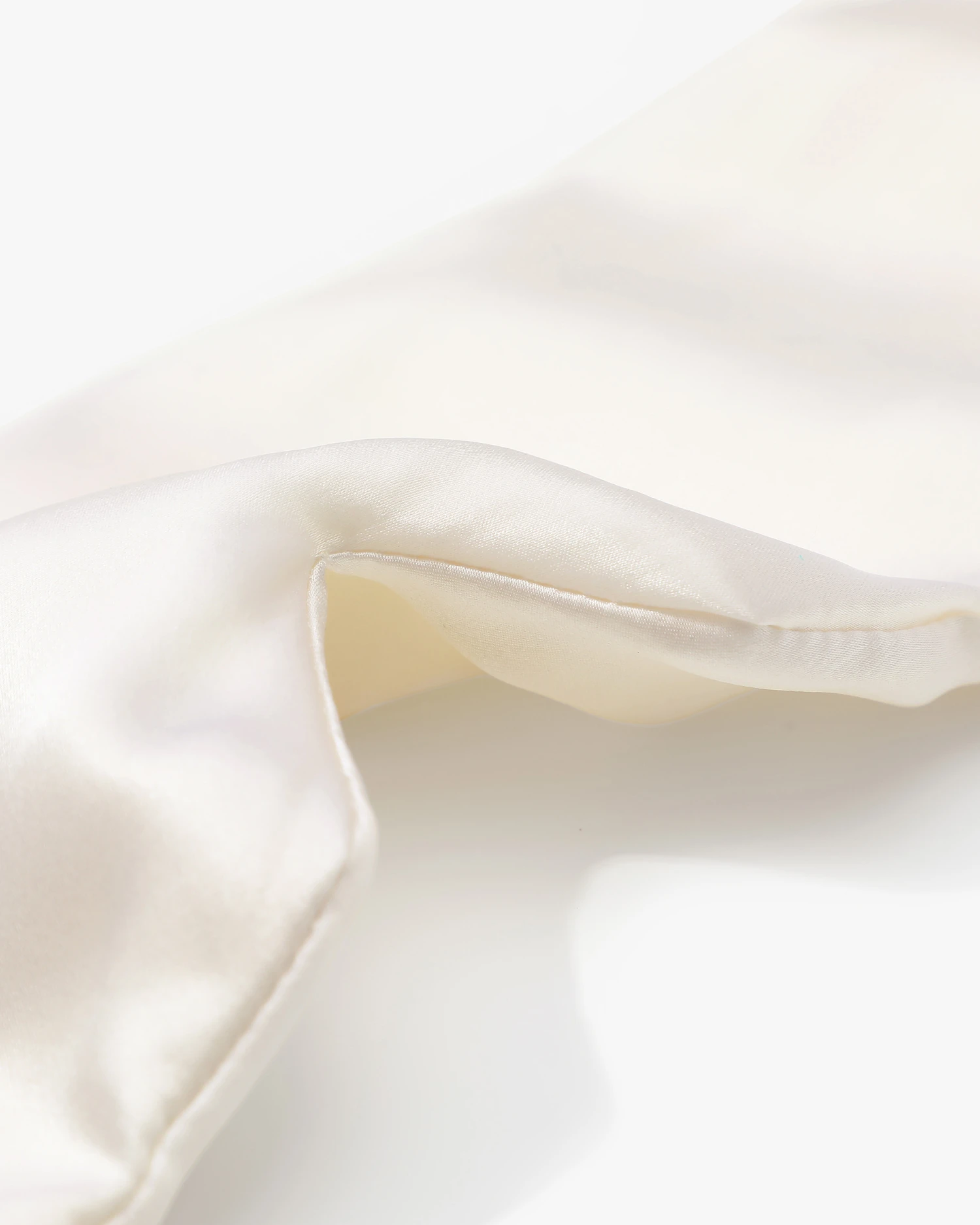 Elegant One Piece Silk Sleep Eye Mask - Image 3