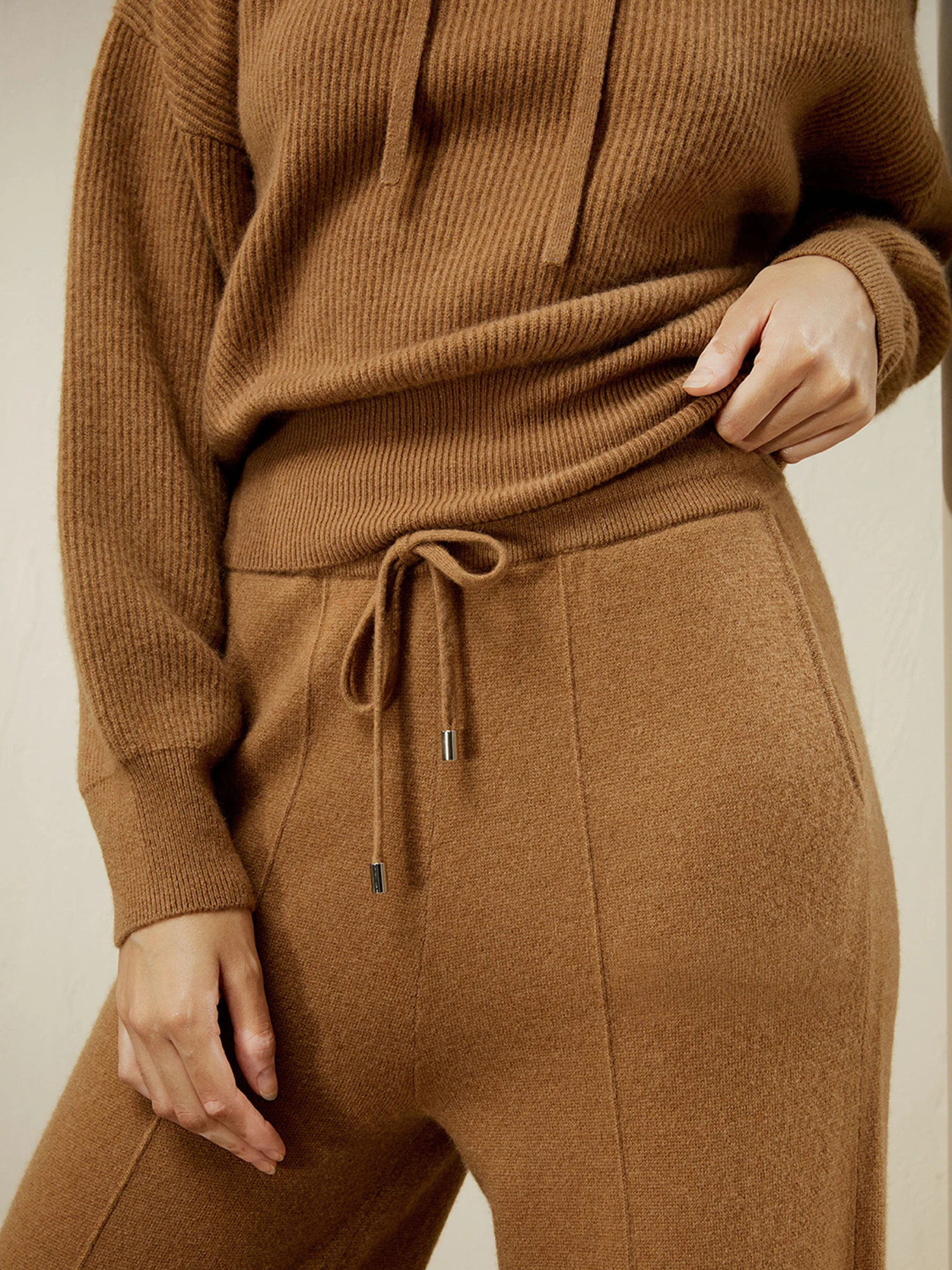 Fluid Cashmere Sweatpants - Image 10