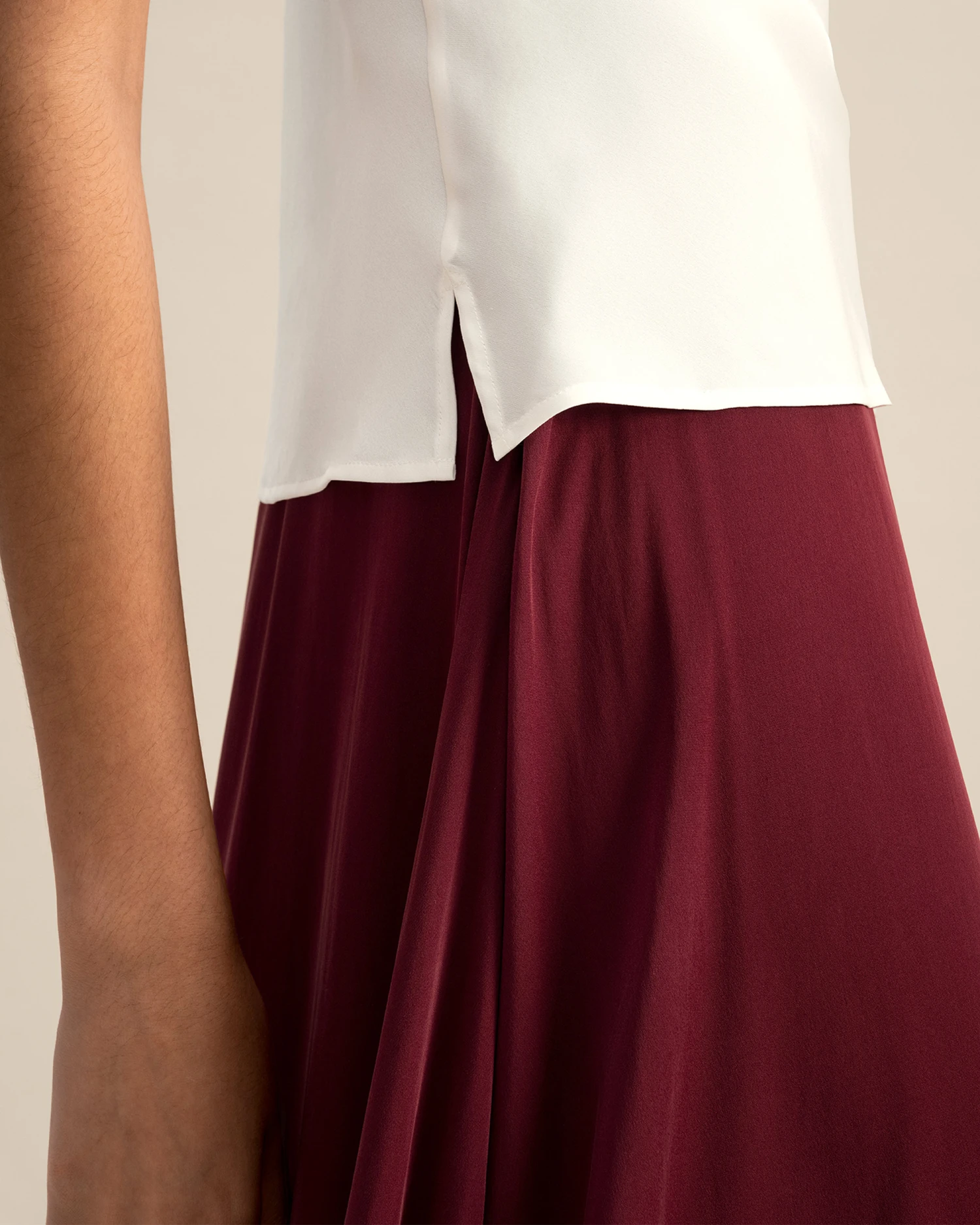 Wide-Legged Silk Fig Pants - Image 17