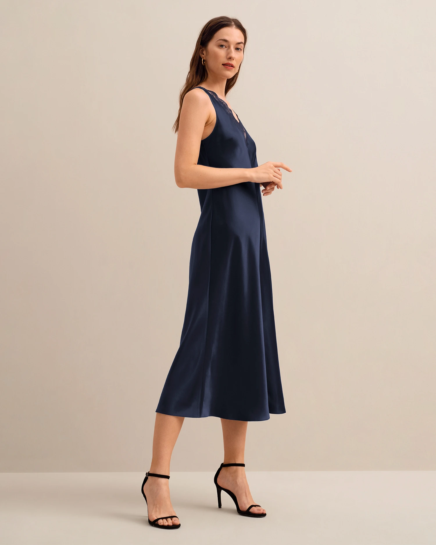 The Armeria Lace Dress - Image 4