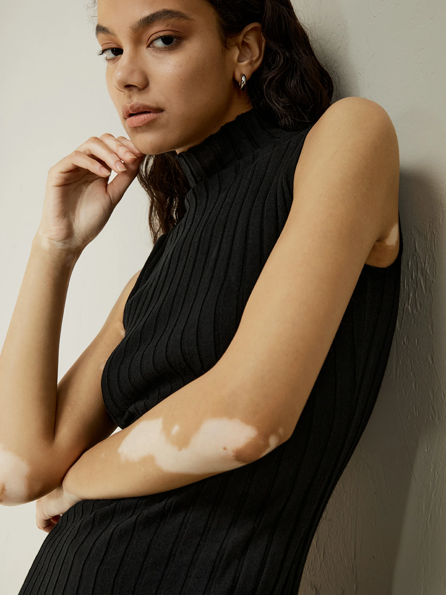 Silk-Cashmere Blend Knit Top - Image 10