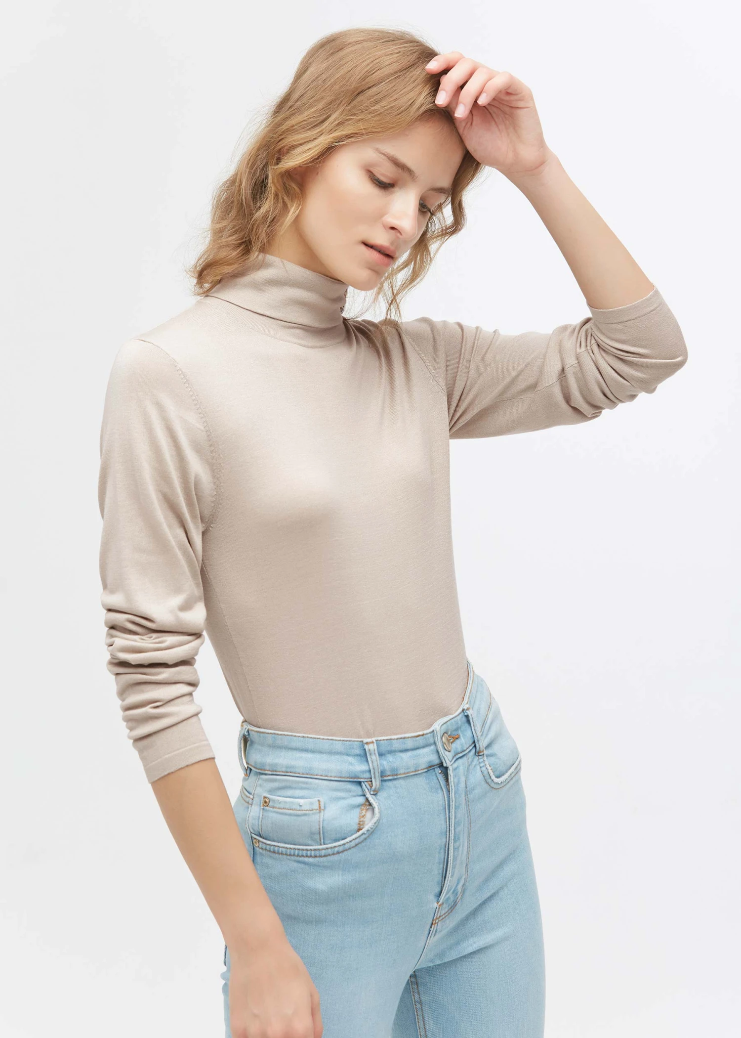 Elegant Turtle Neck Silk Knitted Tee - Image 4