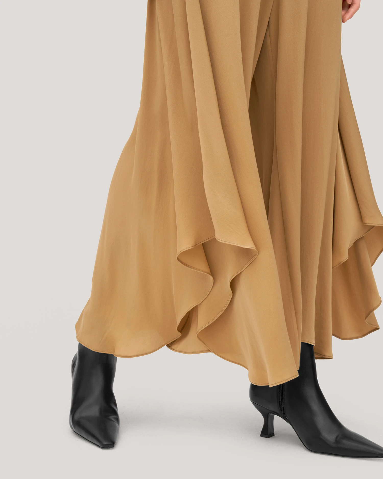 Wide-Legged Silk Fig Pants - Image 11