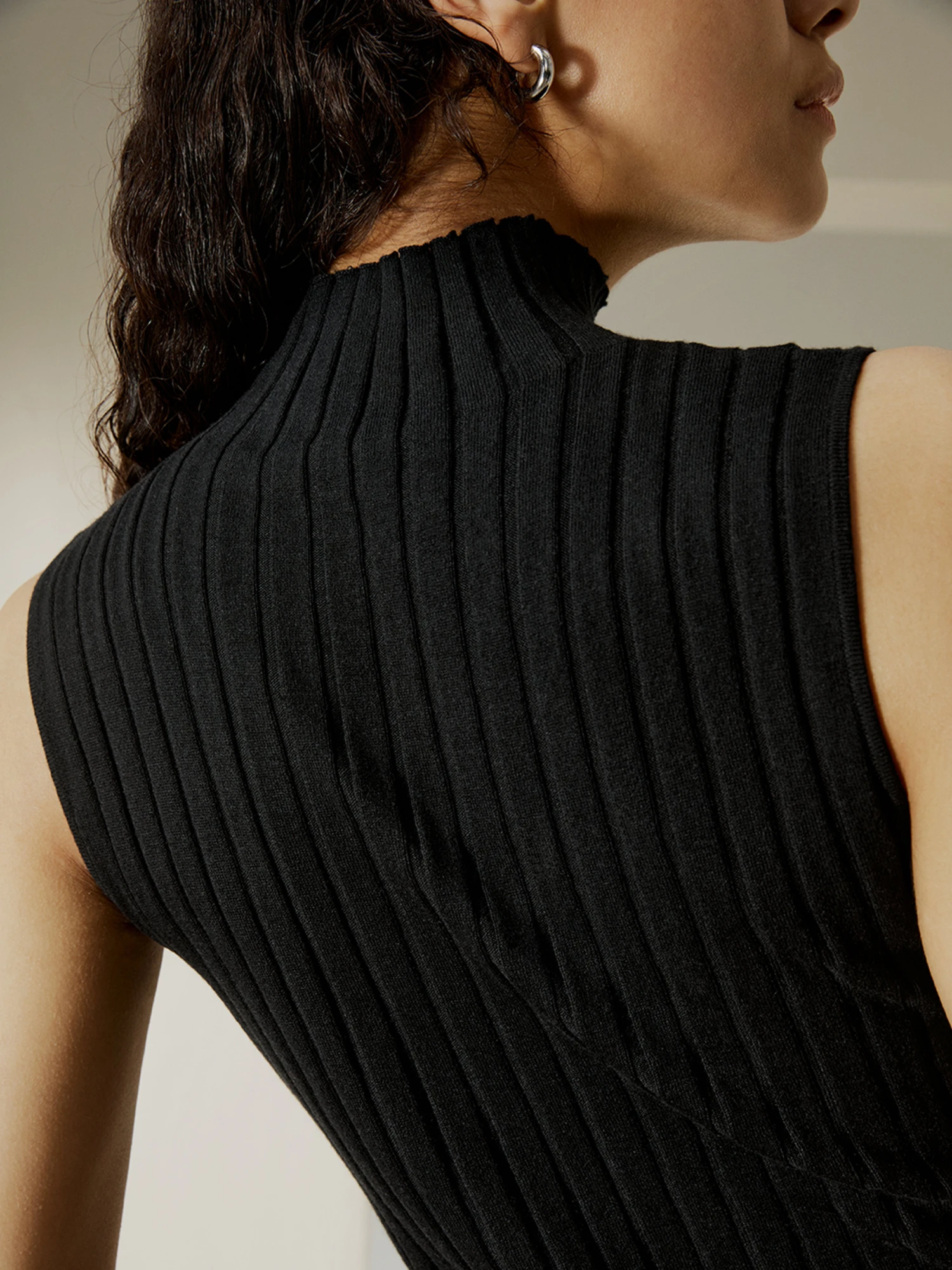 Silk-Cashmere Blend Knit Top - Image 11