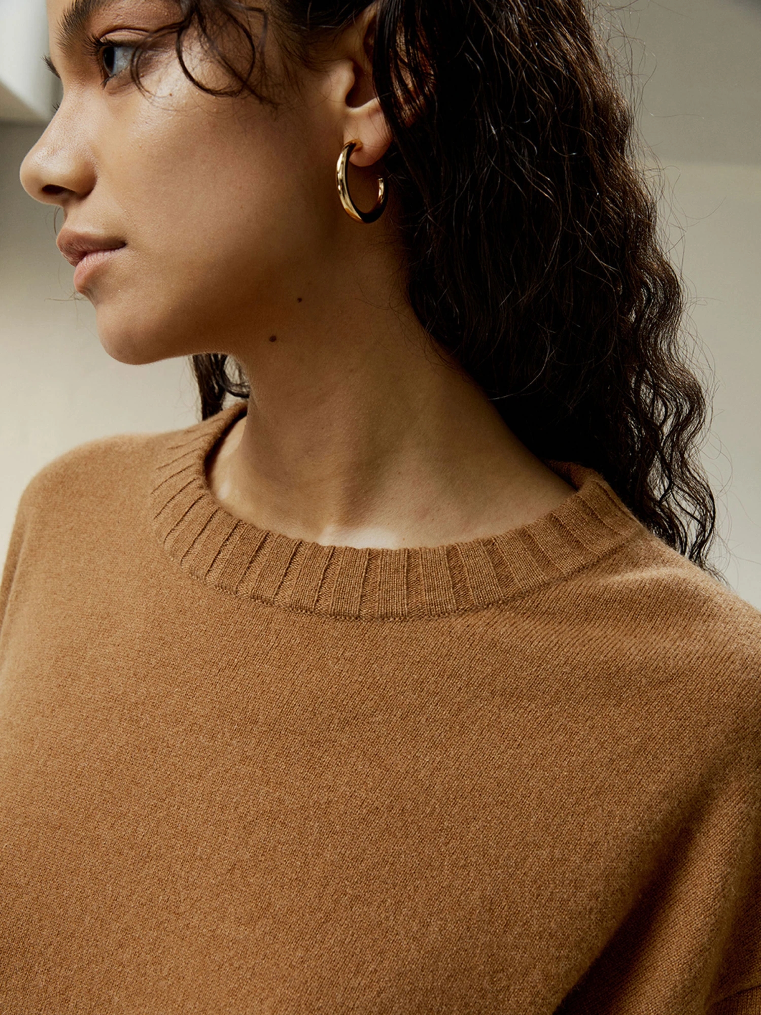 Crew Neck Cashmere Sweater - Image 11