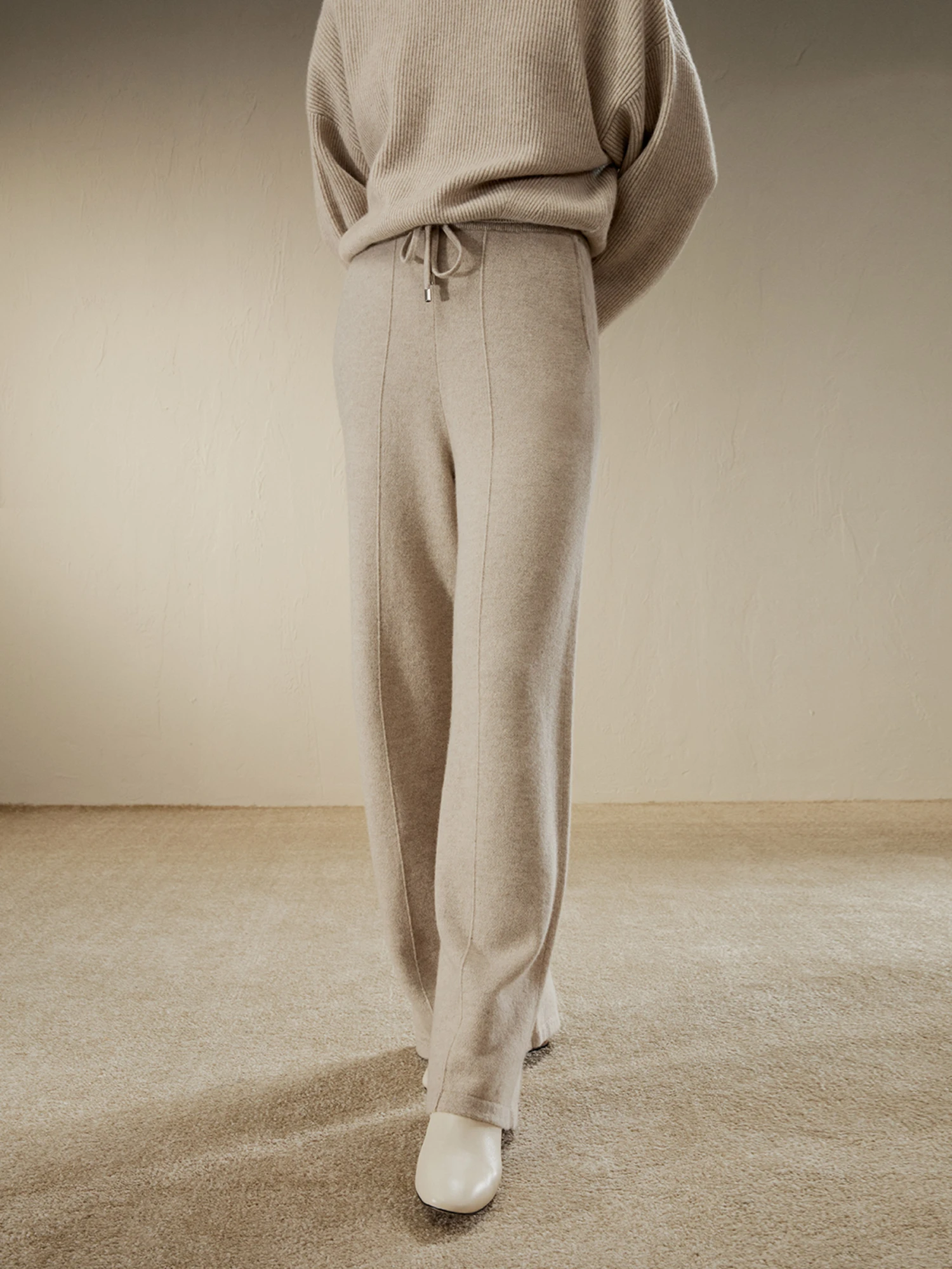 Fluid Cashmere Sweatpants - Image 5