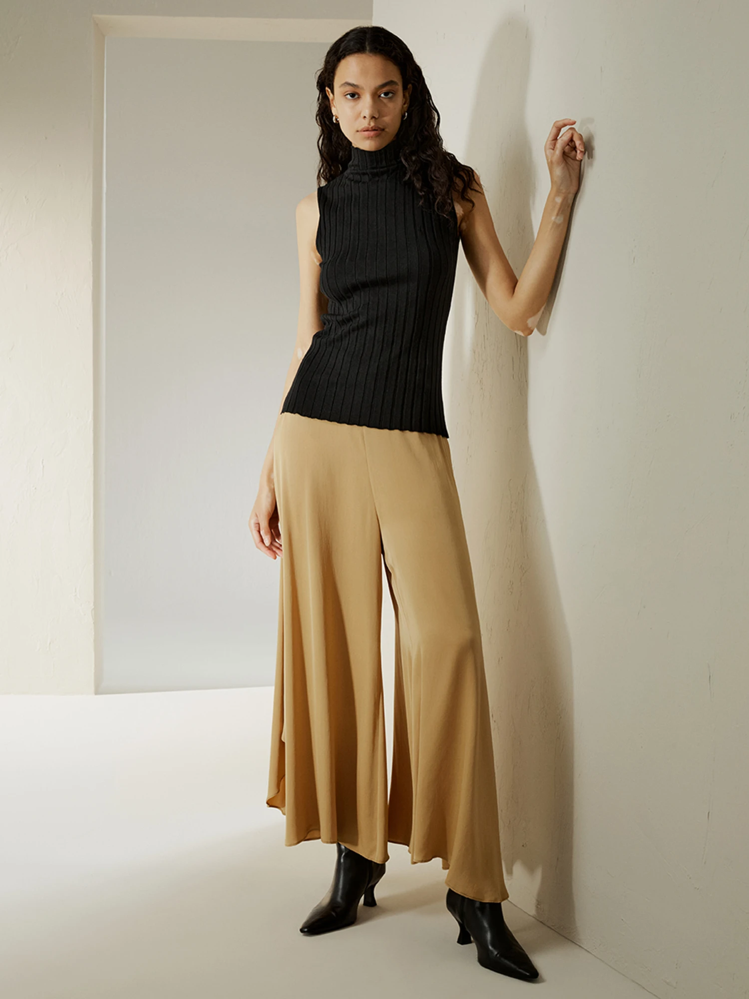 Silk-Cashmere Blend Knit Top - Image 12