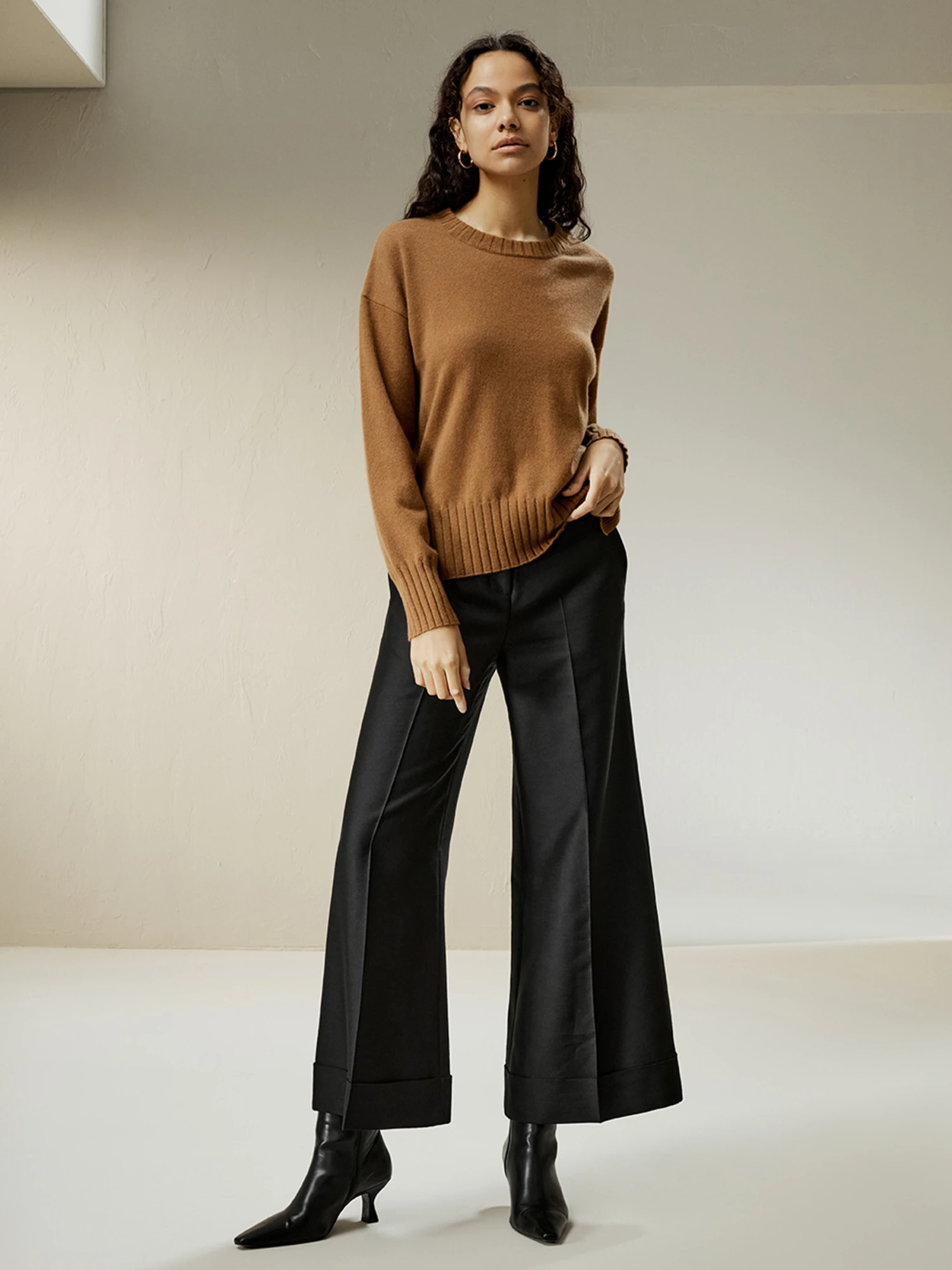 Crew Neck Cashmere Sweater - Image 12
