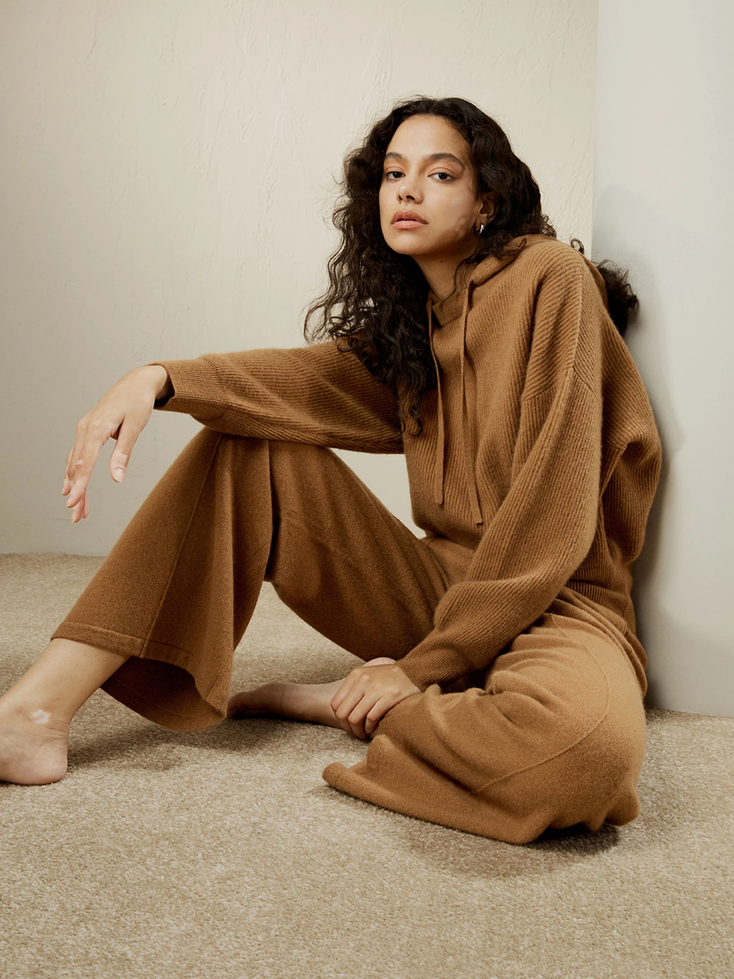 Fluid Cashmere Sweatpants - Image 12