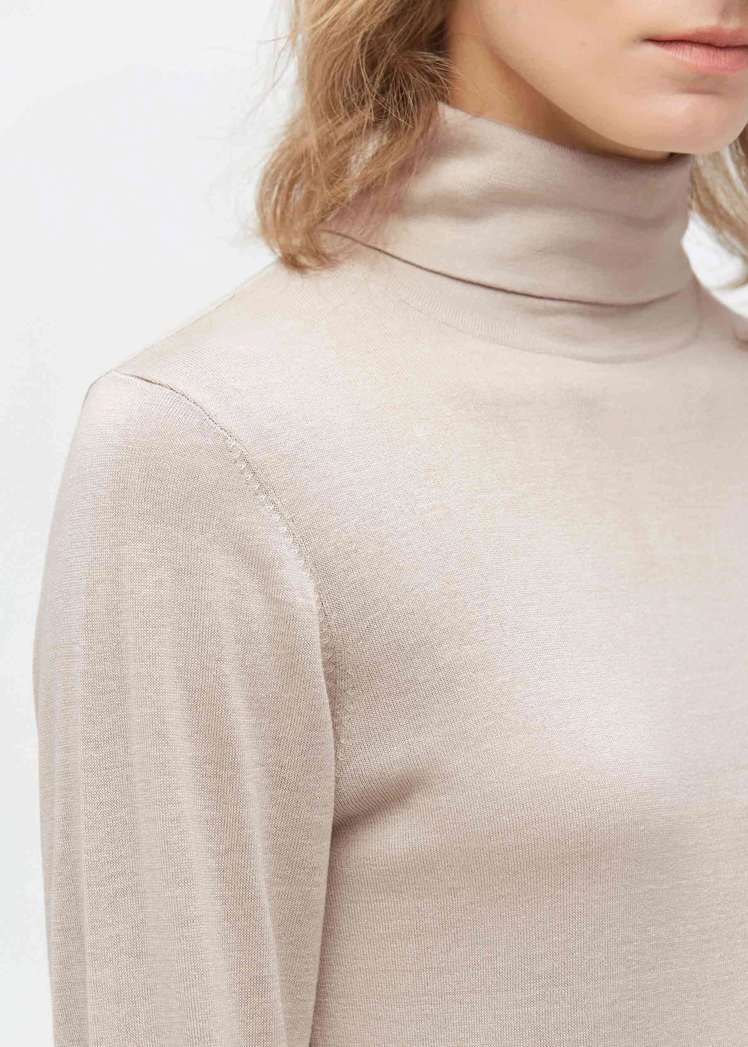 Elegant Turtle Neck Silk Knitted Tee - Image 7