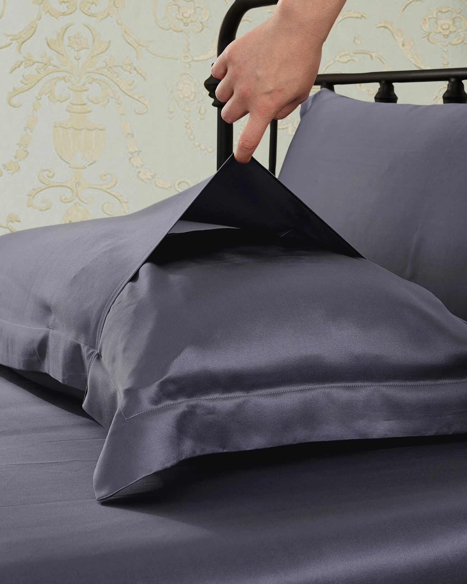 22 Momme Oxford Envelope Silk Pillowcase - Image 15