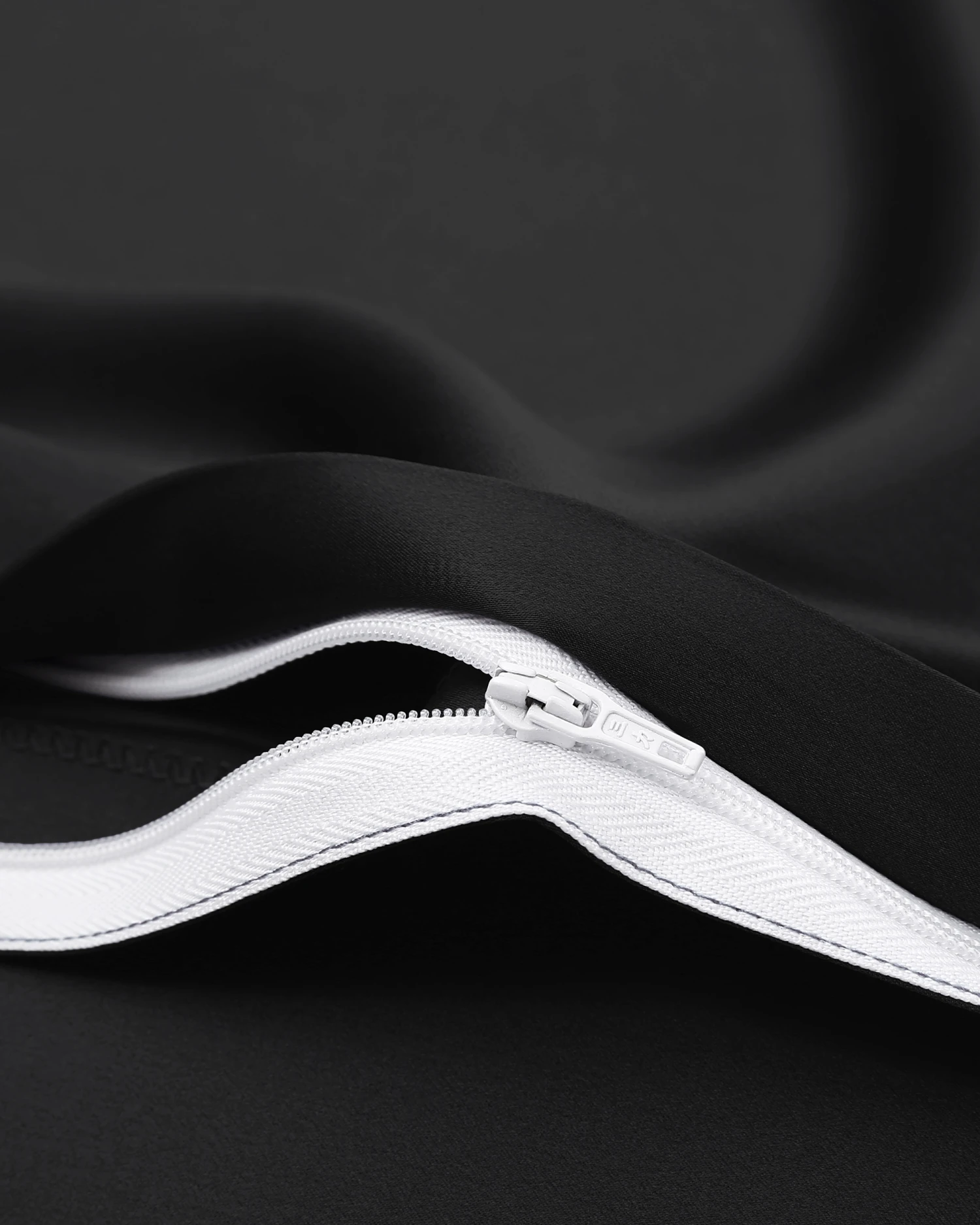 19 Momme Seamless Silk Duvet Cover - Image 15